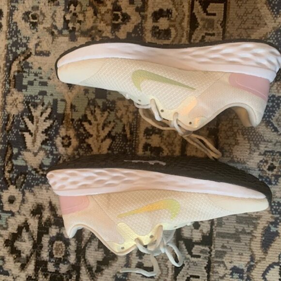 Nike Big Kid Revolution 6 Sustainable Running Shoes in White/Pink/Green - Picture 2 of 5